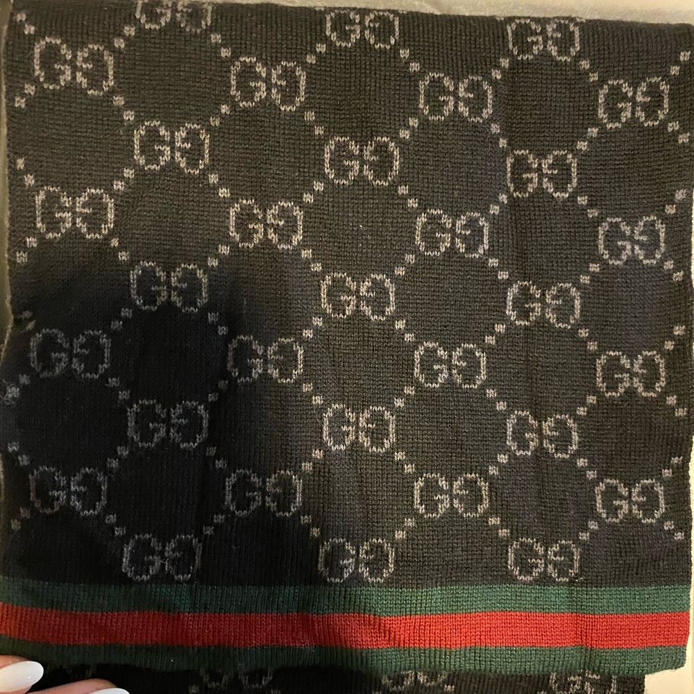 AUTHENTIC Mens Gucci knitted scarf